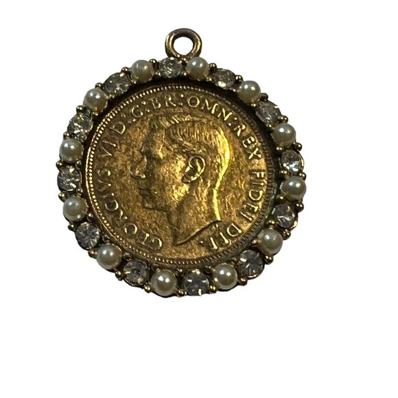 Great Britian Half Penny 1952 Pendant Gold Tone Crystal and Pearl Frame - Picture 1 of 8